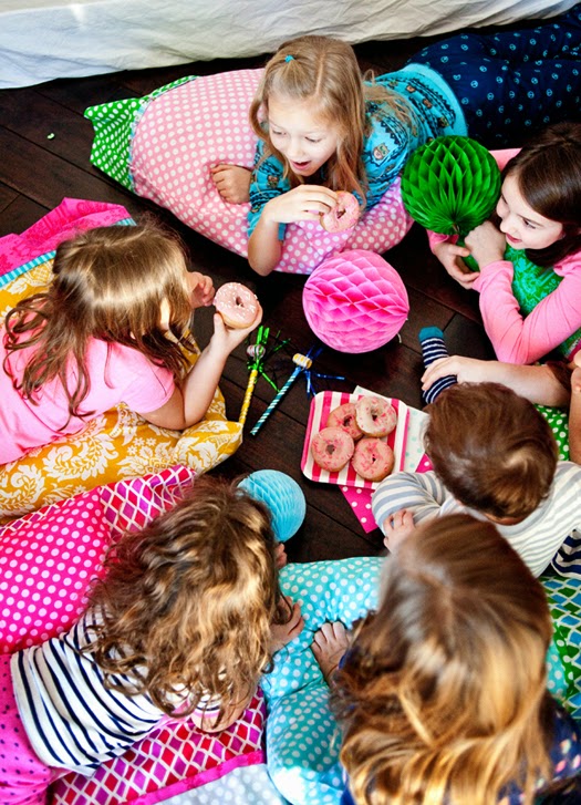 Как организовать пижамную вечеринку дома и недорого — территория праздника
