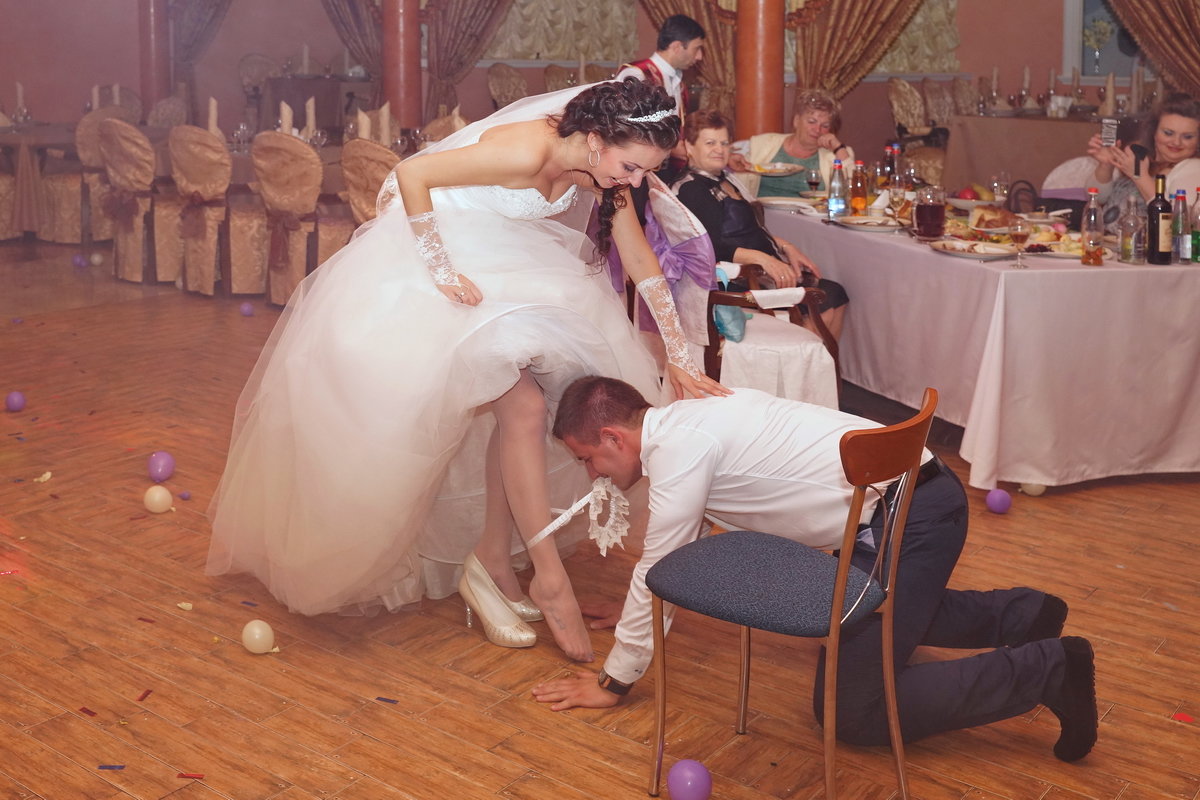 Смешные конкурсы на свадьбу для гостей и молодых без тамады