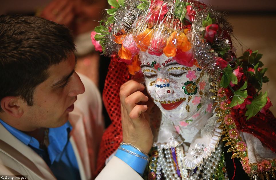 Странные обычаи и традиции перед свадьбой у разных народов: ритуалы, которые вас удивят!