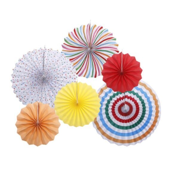 Фанты для декора: украшаем праздник разноцветными веерами