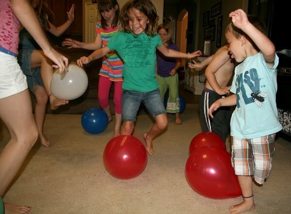 Веселые конкурсы с шарами для детей. конкурсы и эстафеты с воздушными шарами