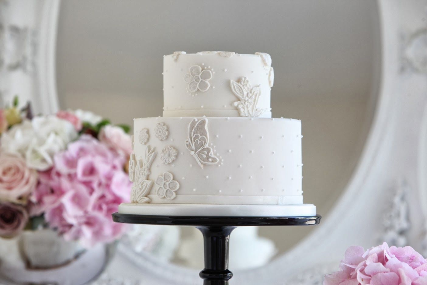 Вынос свадебного торта: нужно ли готовить сценарий