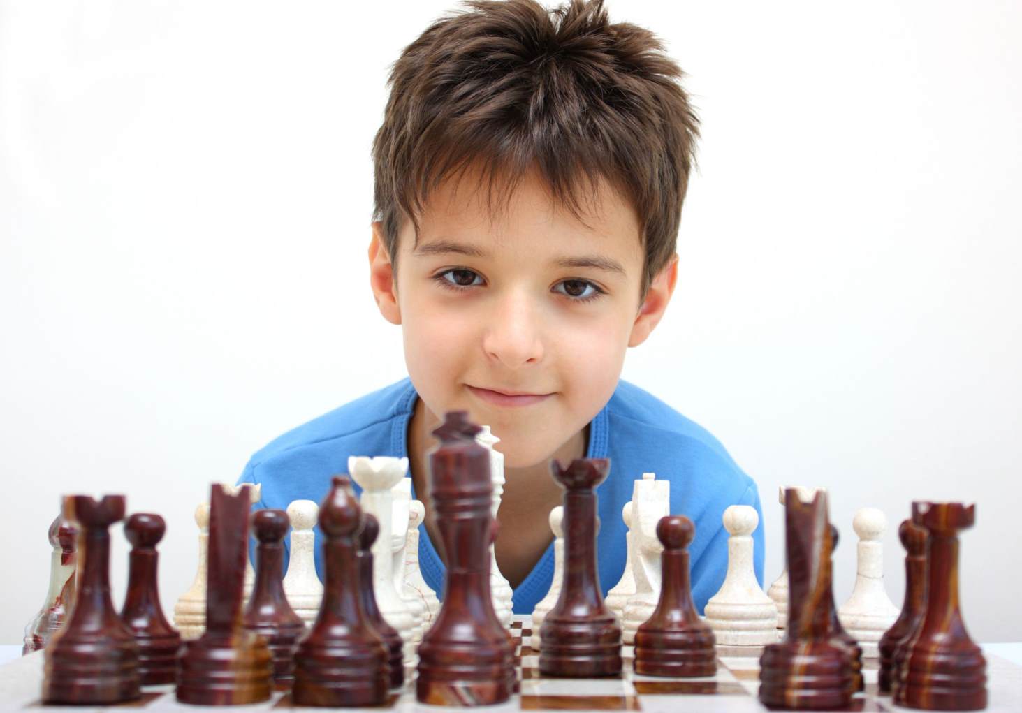 Научим ваших детей игре в шахматы не выходя из дома