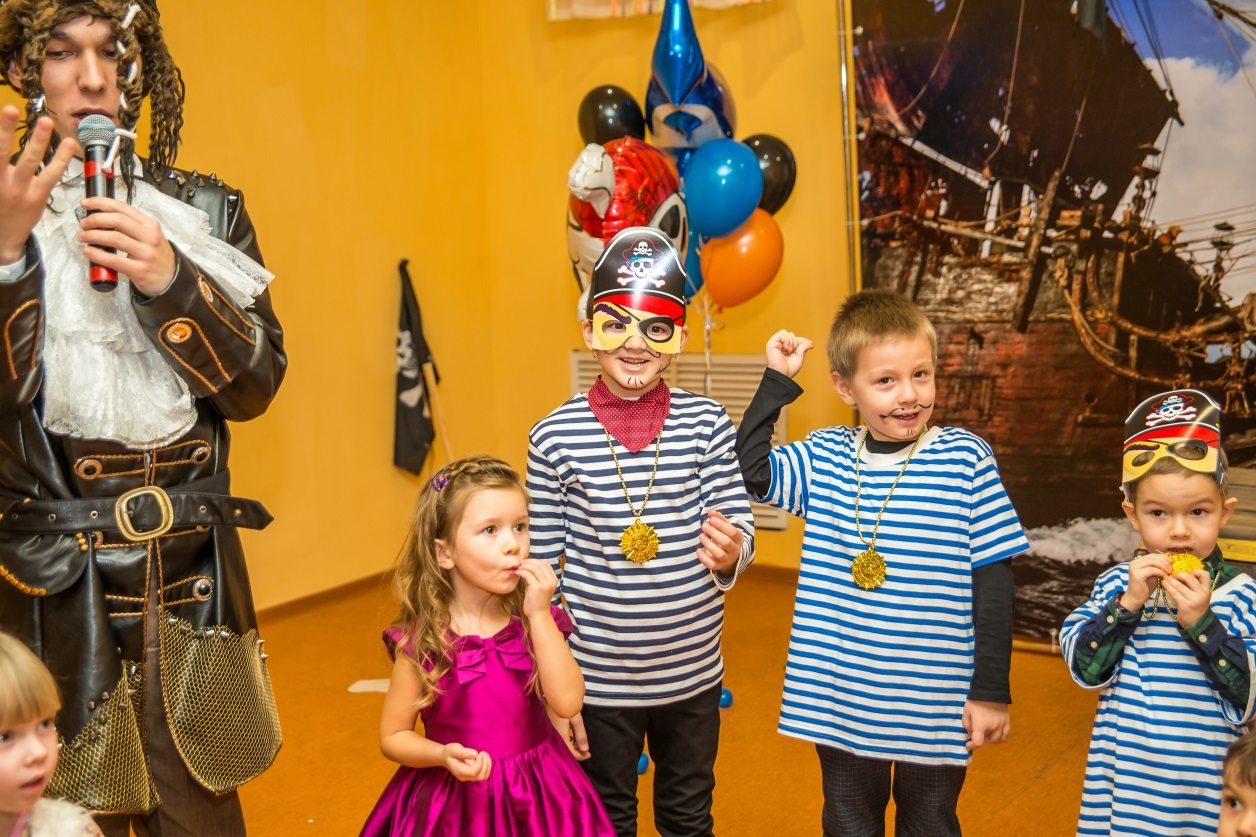 Детский праздник, день рождения в пиратском стиле: костюмы, оформление, приглашения