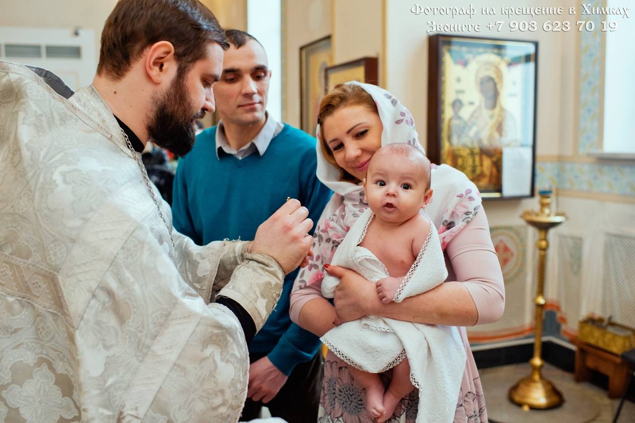 Что должна делать крестная мама на крещении и какие молитвы знать, что дарить мальчику и девочке