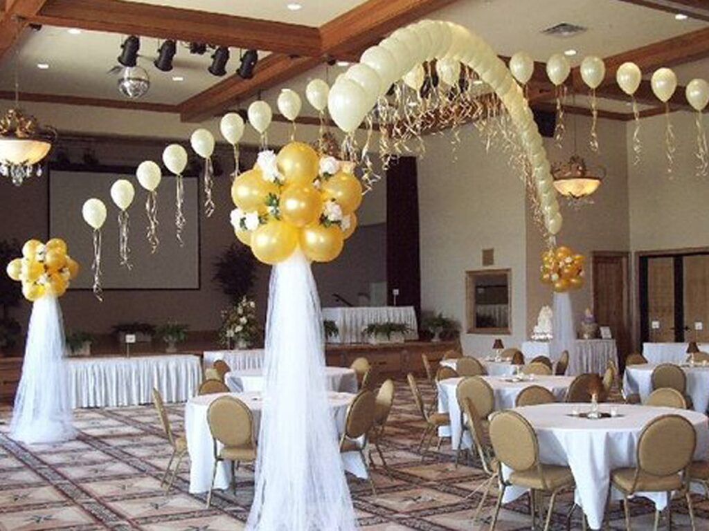 Как украсить зал на свадьбу своими руками различным декором? советы и рекомендации по оформлению шарами, цветами и прочим