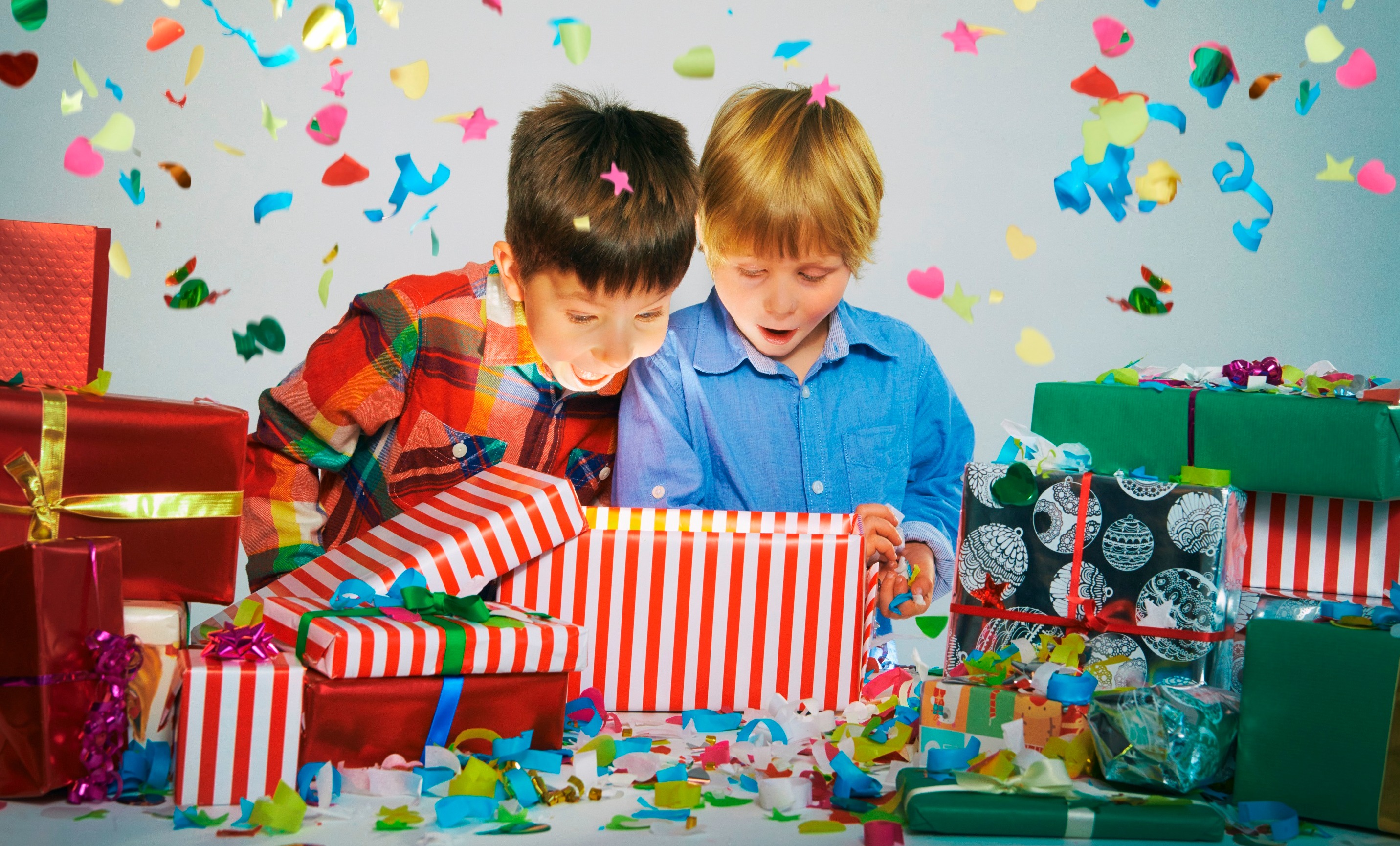 Что подарить ребенку на 2 года - топ идей подарков на день рождения малыша