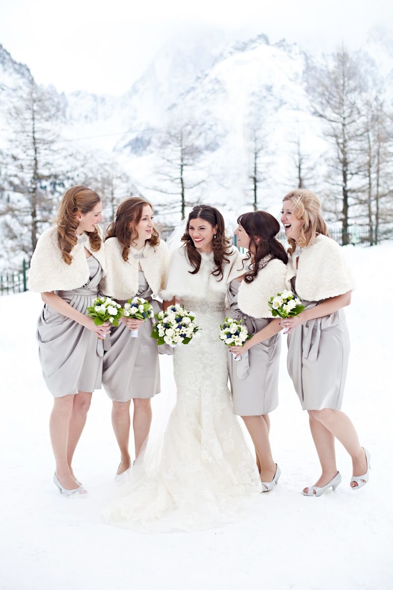 Платье для невесты зимой: как подобрать аксессуары и теплый наряд