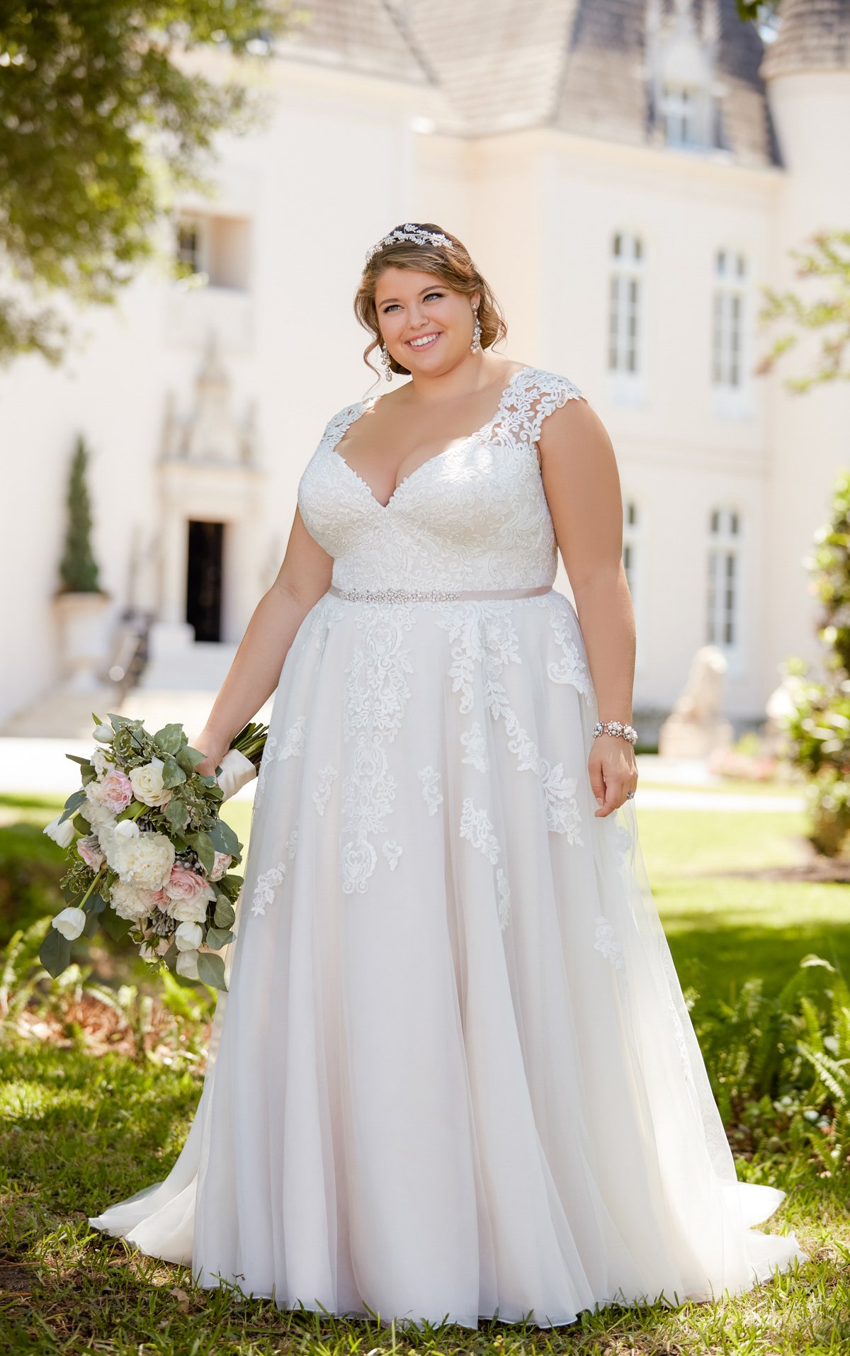 Свадебное платье - это мечта каждой невесты. наши фото и советы для полных девушек помогут сделать правильный выбор - svadbasvadba