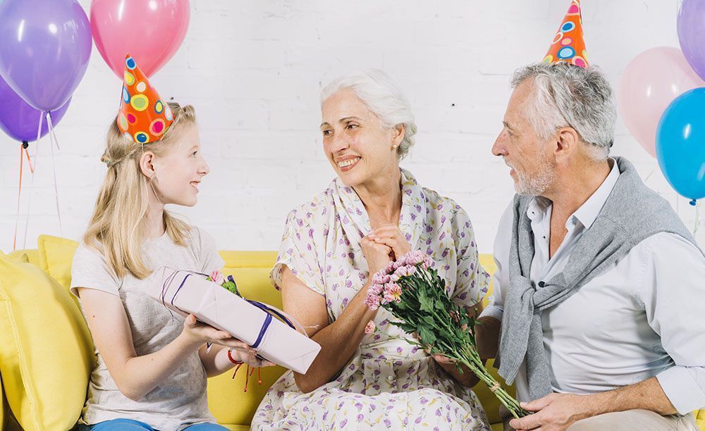 Что подарить бабушке на день рождения: 50 оригинальных вариантов