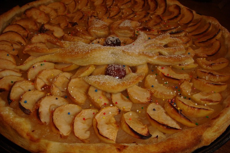 Пошаговый рецепт пирога из слоеного теста с яблоками