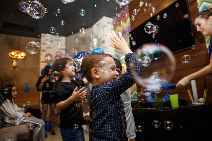 Интерактивные программы для детей: пузыри, опыты и мультфильмы