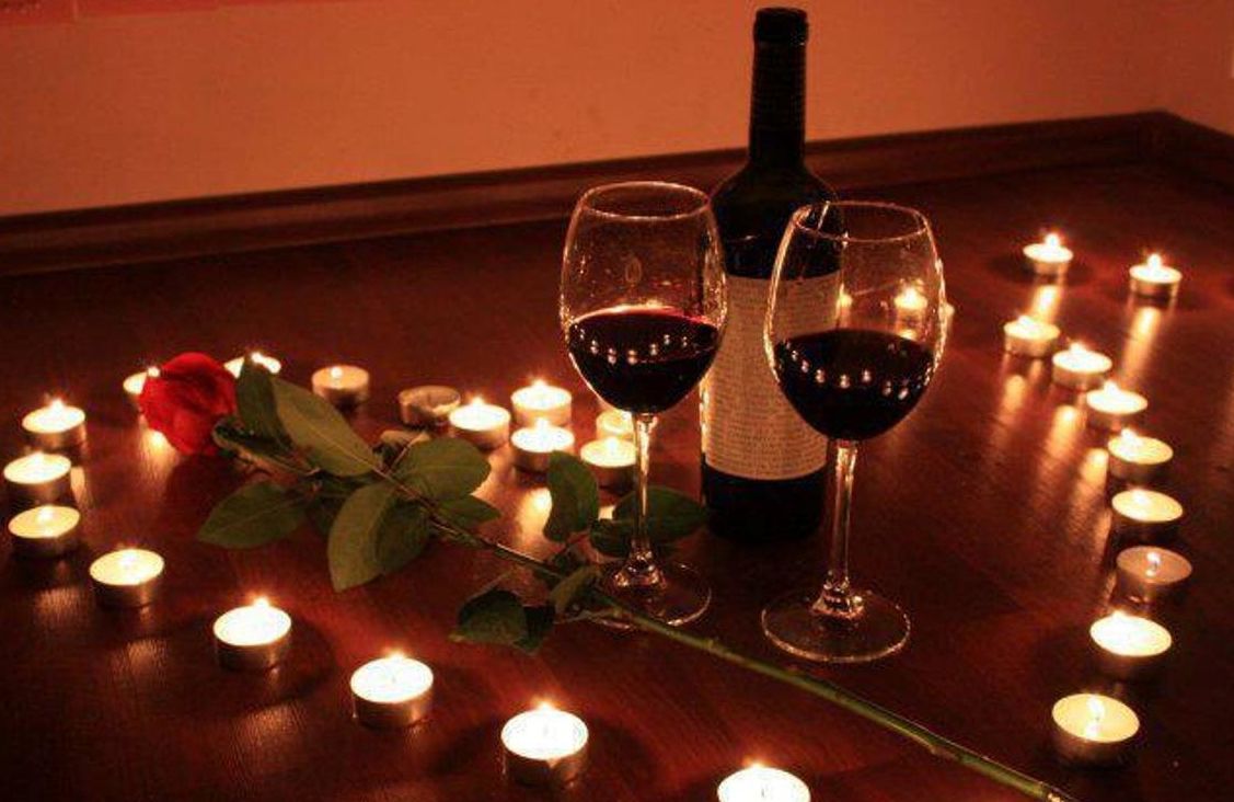 Романтический вечер для двоих на день святого валентина.