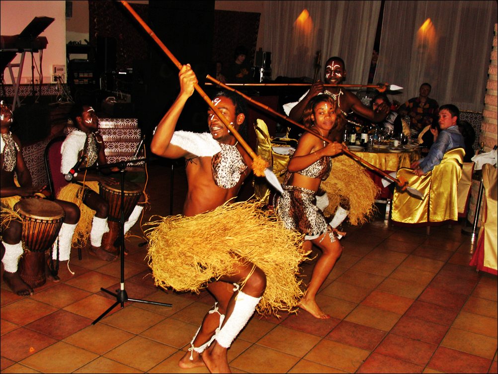 Африканская вечеринка для взрослых: полная хакуна матата!
