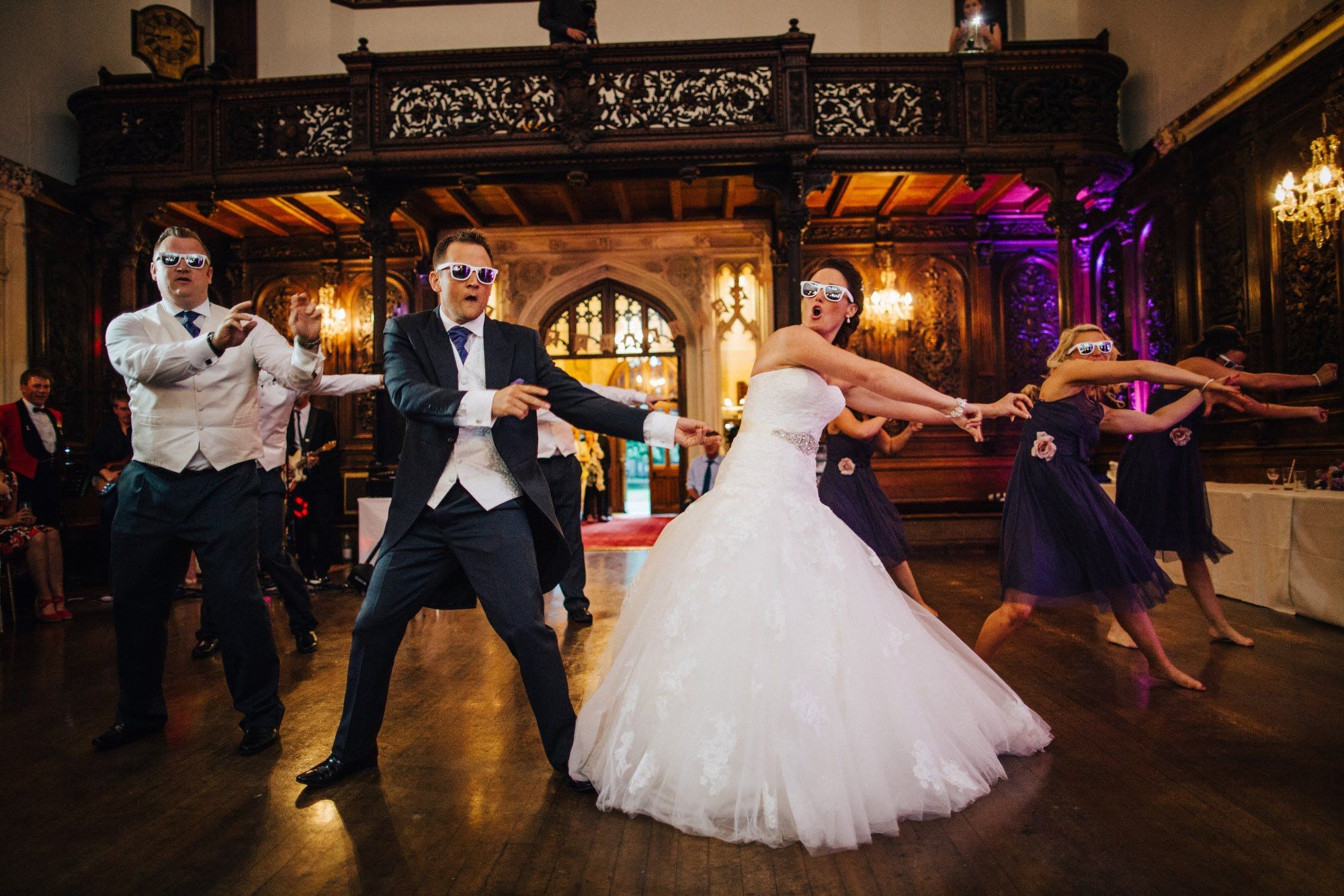 Музыкальные конкурсы на свадьбу для гостей — песенные, танцы