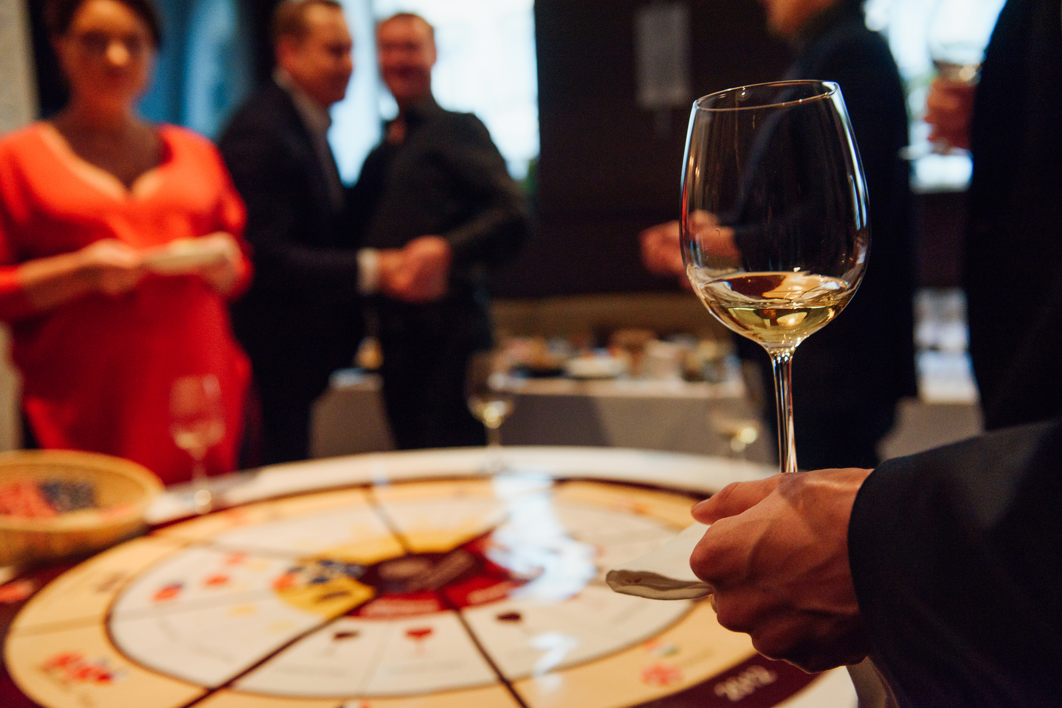 Праздничная дегустация вин и другие идеи виртуальных офисных вечеринок, о которых будут долго вспоминать ваши коллеги