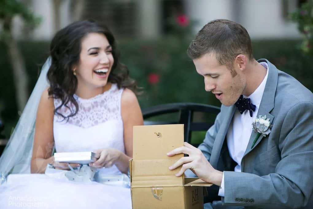 Годовщина свадьбы 2 года: какая это свадьба, что дарить молодым и как поздравить